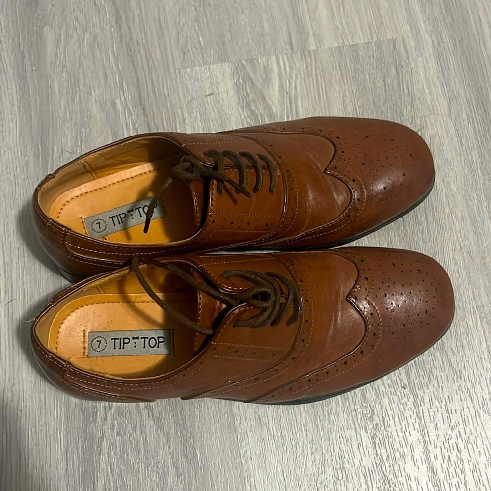 I am selling Tip Top kids business casual shoes